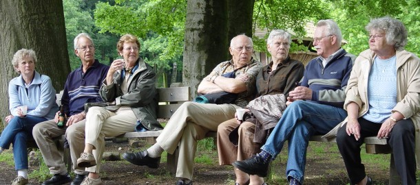 2004%20vrijwilligersdag%20ouderen%20op%20bankje