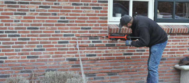 foto schadeherstel plaatsen van ankers